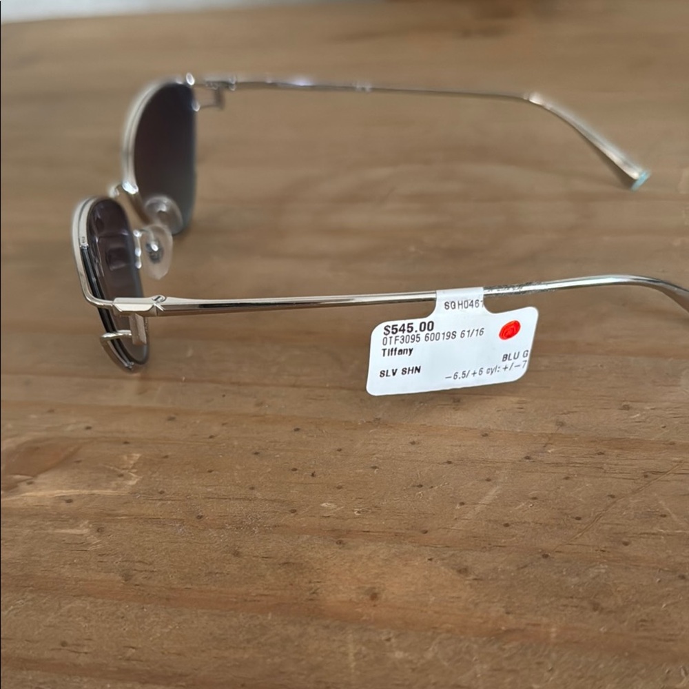 Stylish Silver Sunglasses - Picture 2 of 8